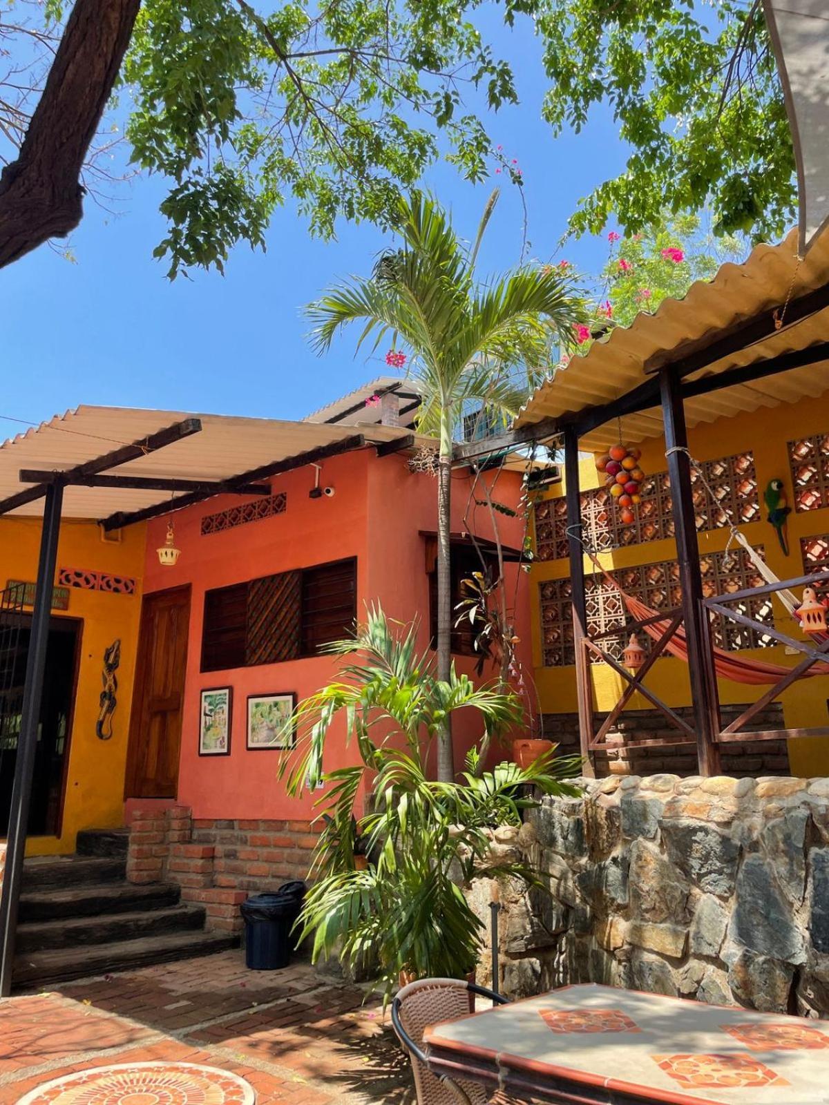 Hostal La Casa De Felipe Таганга Экстерьер фото
